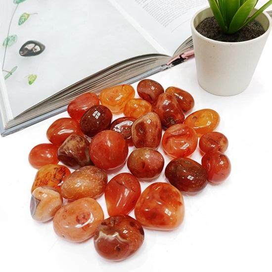 1 Pcs Reiki Healing Crystal Single Tumble Stone Raw Red Carnelian Tumble Gemstone Pebble for Aquarium Home Decorative Garden Table Vastu Correction