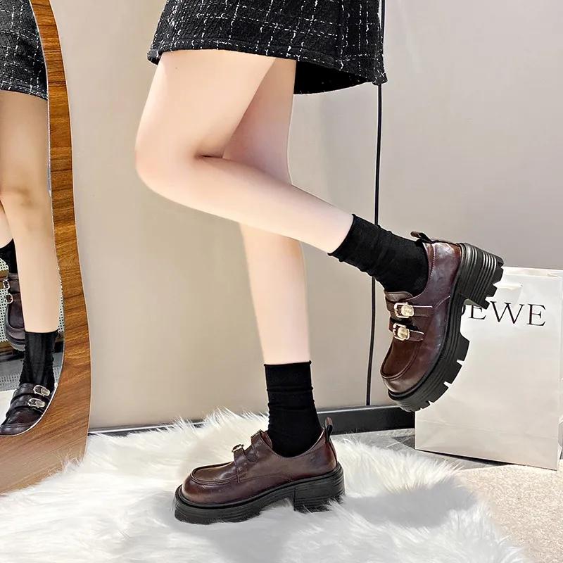 Spring and Autumn New Women's Casual Shoes Solid Color Buckle Medium Heel Shoes PU Upper Outdoor Fashionable Retro Zapatos Mujer