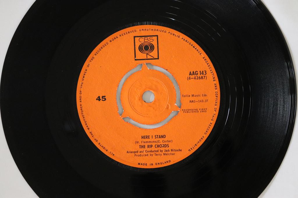 7inch Record RIP CHORDS - Here I Stand AAG143 CBS 1963 UK Rock Used