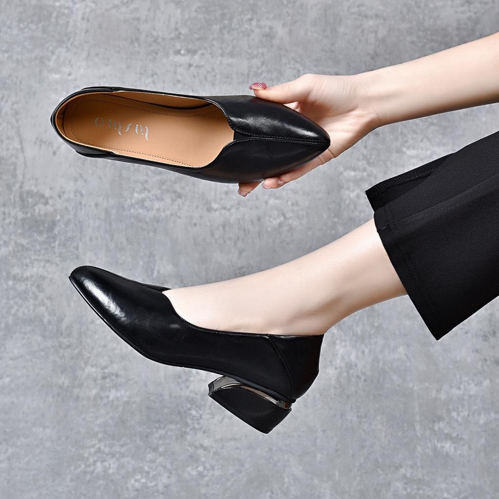 Pointed flat shoes for women's spring new models are simple and generous, low heels and shallow mouths, small single shoes, one pedal for women