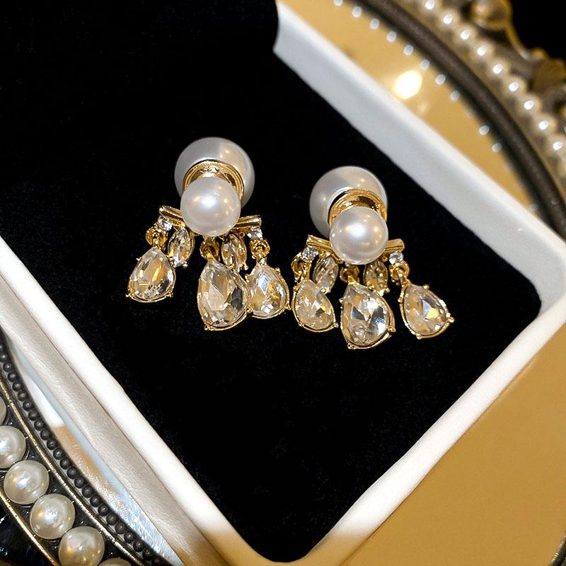 Wind-set Diamonds, Water Droplets, Imitation Pearls, Silver Needle Earrings, Sweet Niche Earrings, a Two-wear Earring.