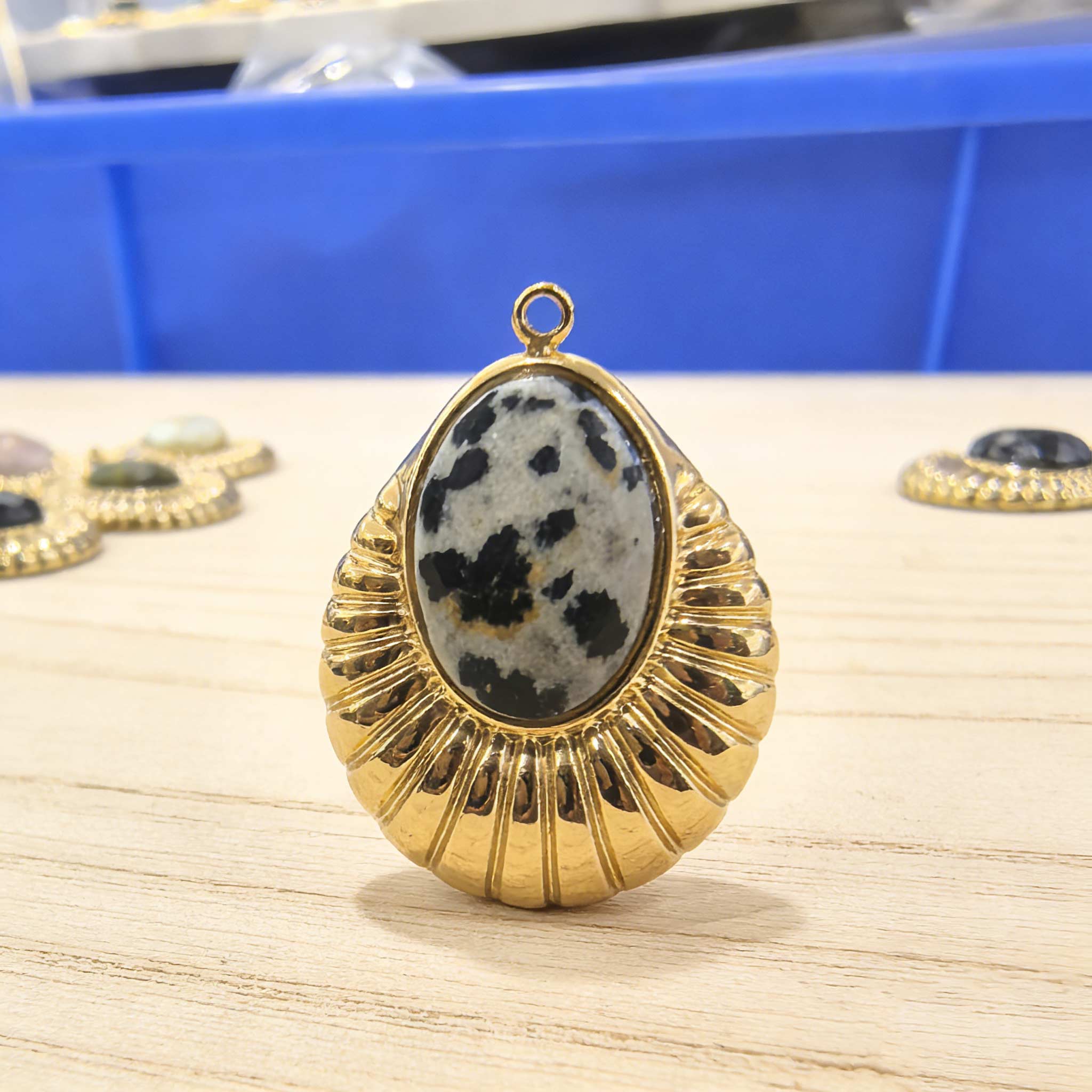 

1pc Bohemian Colorful Natural Stone Stainless Steel Gold Plated Round Pendant Charms DIY Earring Necklace Jewelry Accessories