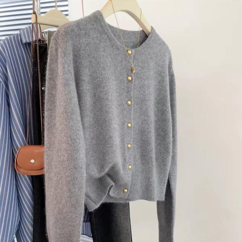 Women's Loose Wool Knit Cardigan - Round Neck, Solid Color, Buttoned, Casual Autumn/Winter Style, Versatile and Stylish.