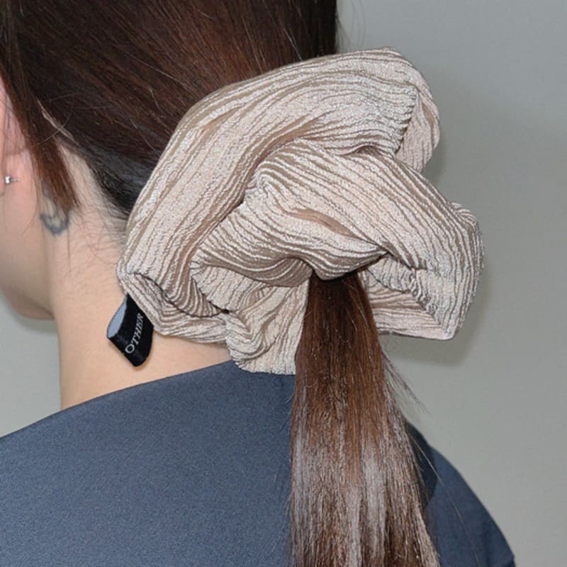 

DEFINE OTHER Морщинистая большая резинка-скранчи (песок) Sand