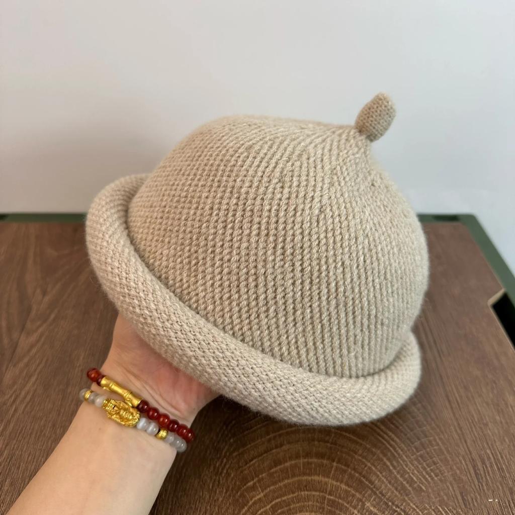 Men's and Women's Fashion Knitted Melon Skin Hats Casual Berets Comfortable Landlord Hats Warm Painter Hats Pacifier Cap