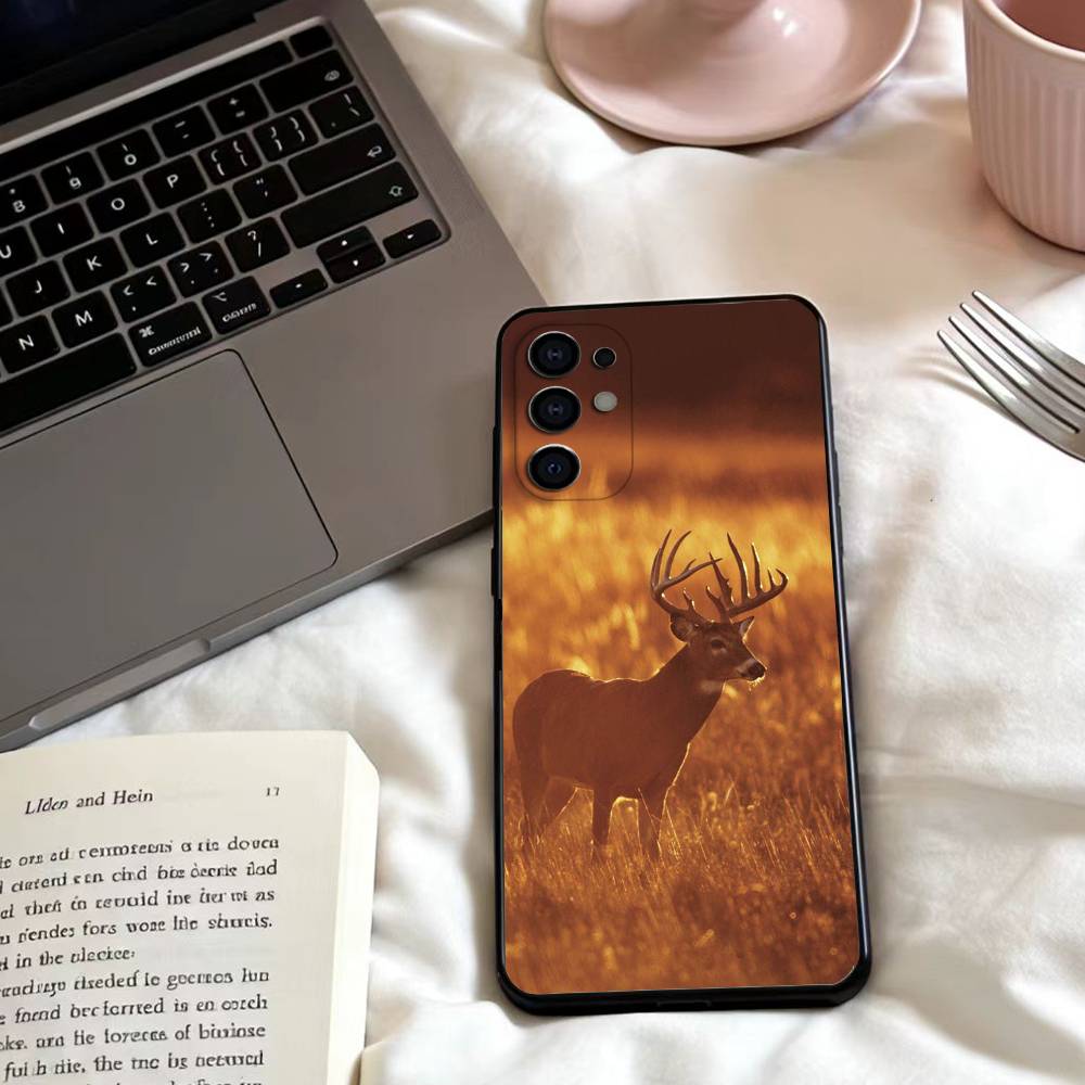 Deer Hunting Phone Case For Samsung S25,24,23,22,30,21,10,9,Ultra,Plus,Lite,FE,4,5 G Soft Black Case