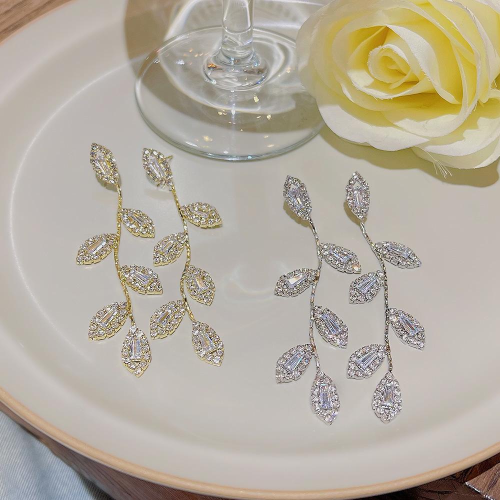 Cercei Exagerați cu Frunze de Modă, Senzualitate Înaltă, Temperament Lung, Cercei Celebritate Online, Cercei cu Ciucuri, Femeie.