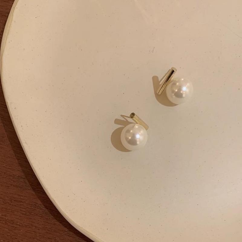 Vintage Brown Imitation Pearl Stud Earrings For Women Elegant Round Bead Temperament Earrings Jewelry Daily Wear Accessories