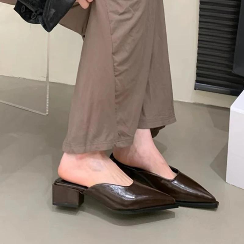 

Летние новые тапочки на среднем каблуке, закрытый носок, уличные мюли, повседневные туфли-лодочки, уличные женские сандалии, полутапочки, мокасины, туфли 39 коричневый