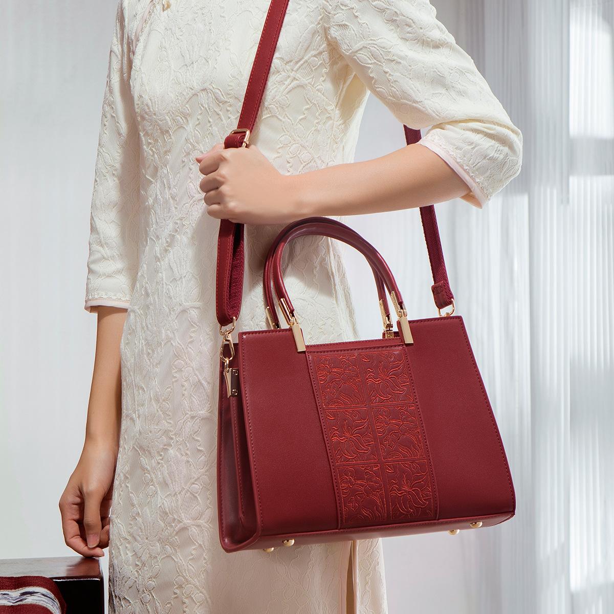 

Elegant red handbag for mother of the bride, suitable for middle-aged women, wedding gift, high-end birthday present Default червоний