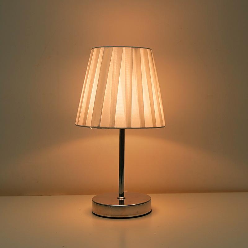 1 Stück Massivholz Stoff USB Kleine Tischlampe Schlafzimmer Nachttischlampe Arbeitszimmer Studentenwohnheim LED Nachtlicht Kreative Atmosphärenleuchte Dekoration