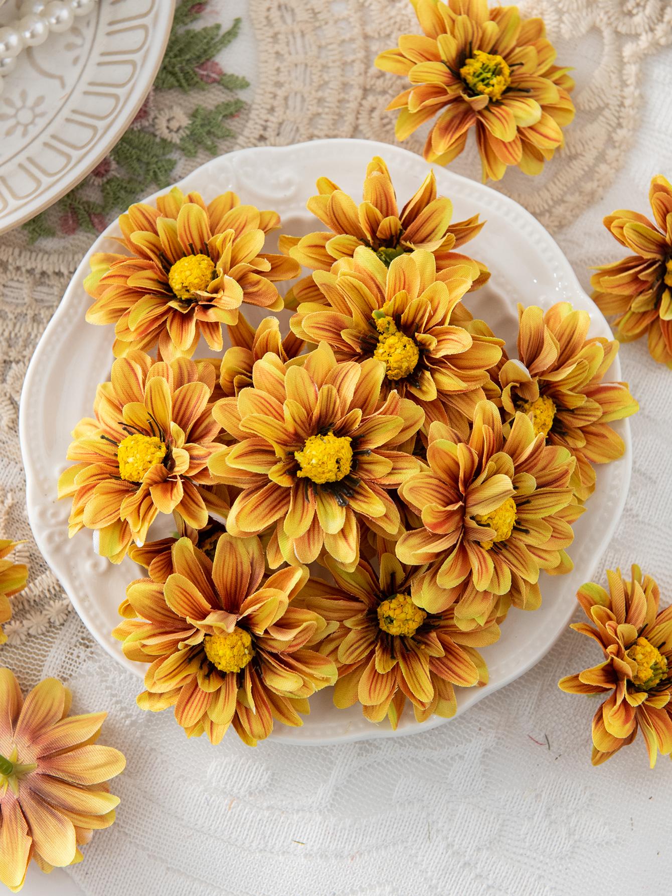 

50/100PCS Small Daisy Artificial Flower Home Room Table Decora Wreaths Wedding Bridal Accessories Outdoor Headwear Brooch Gifts 50 pcs