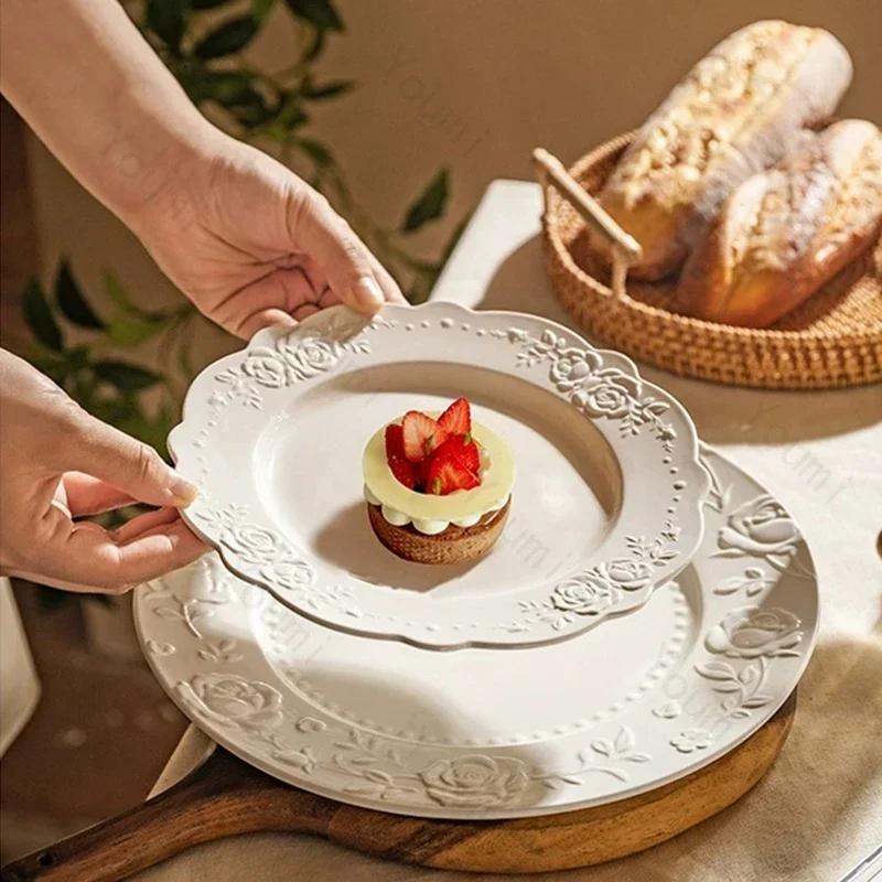 Pure White Relief Flowers Dining Plate Retro French Style Ceramic Plates Light Luxury Household Salads Desserts Plate Tableware