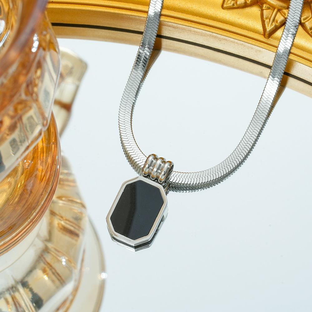 

Горячая Распродажа Ожерелье Черный Квадрат Новая Ниша Ключичная Цепочка