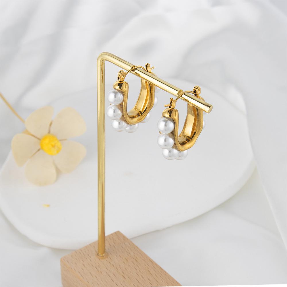 Trendy European & American 18K Gold Pearl Earrings: Niche Design in Stainless & Titanium Steel