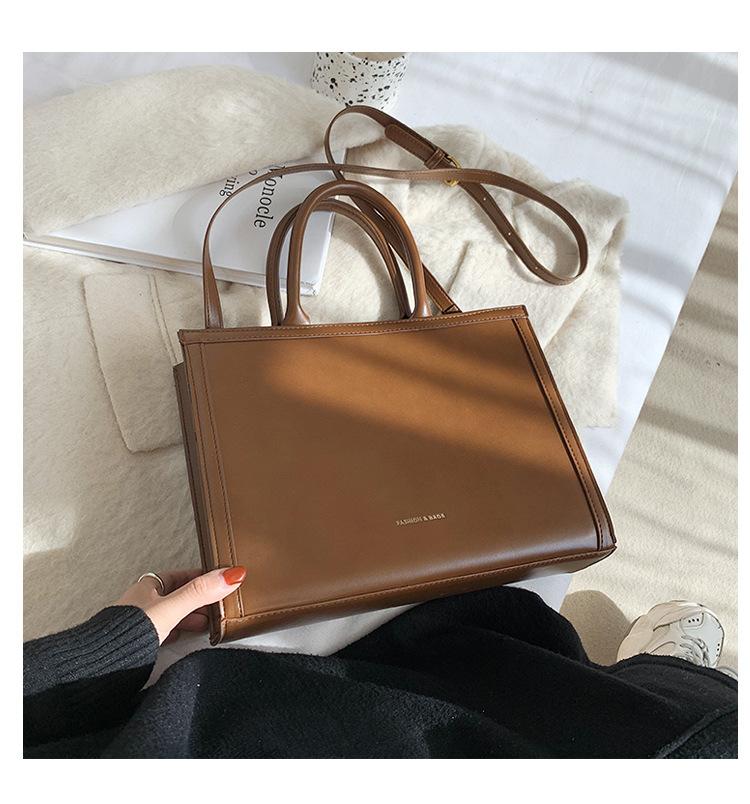 

New high-end texture women s commuter messenger bag handbag 31*9*24cm коричневый