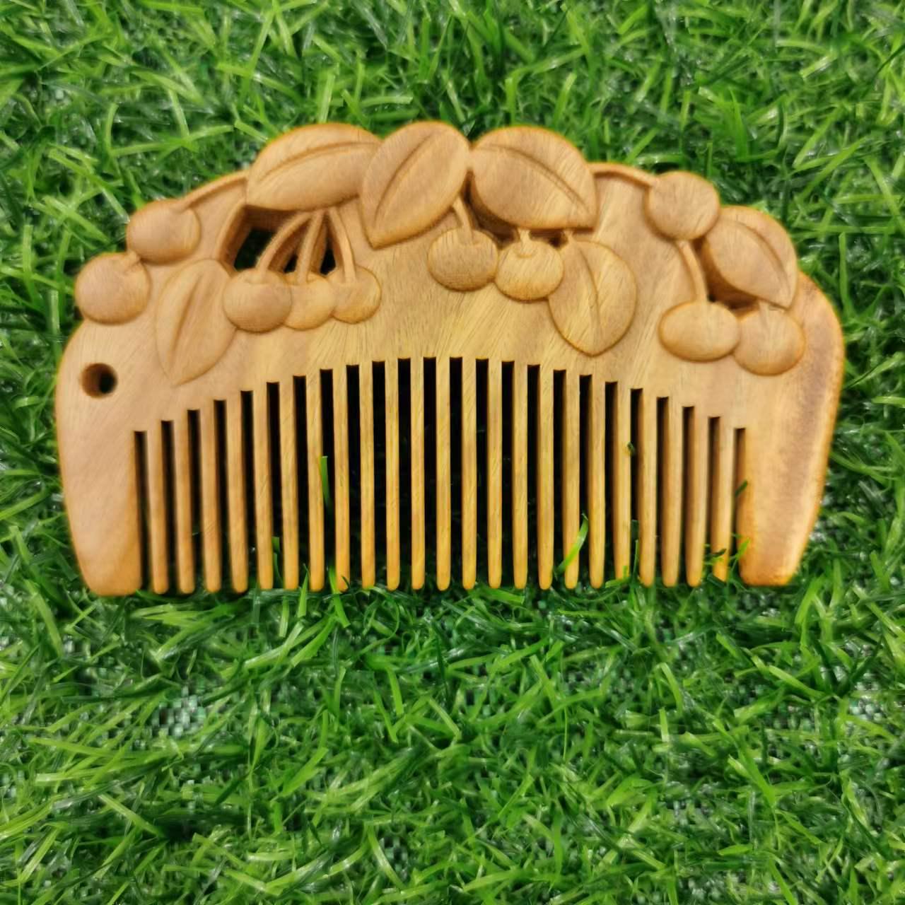 

7,5 см Резная расческа из зеленого сандала с мелкими зубьями - Гладкая антистатическая мини-расческа для массажа волос