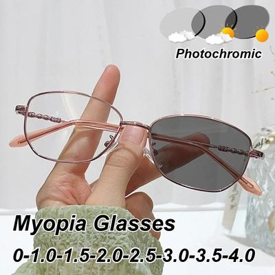 Retro Fashion Metal Oval Frame Photochromic Myopia Glasses High Quality High-Definition Ultra Light Near Sight Eyewear for Women