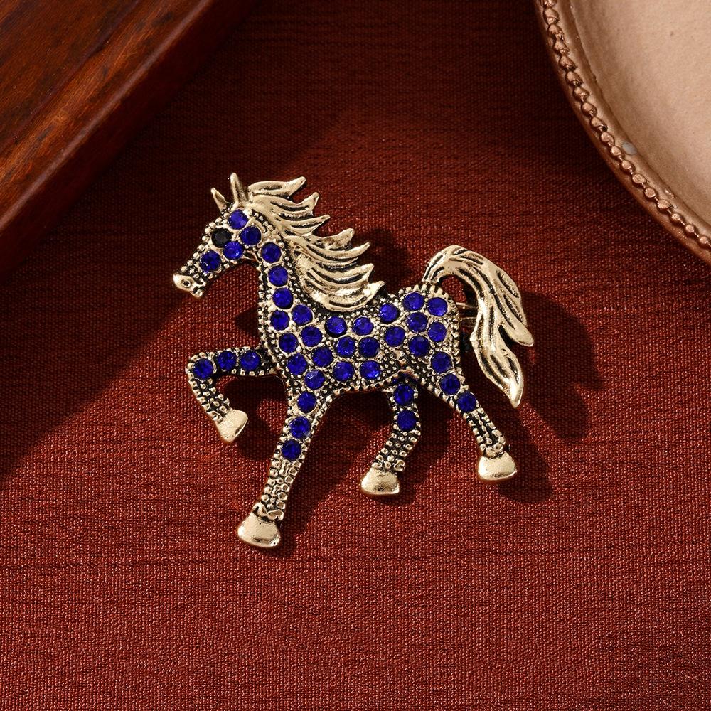 Fashion Rhinestone Horse Brooch for Women Men Zodiac Animal Brooches Lapel Pins Party New Year Jewelry Clothes Accessories