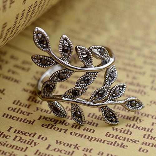 Women's Vintage Punk Leaf Shape Rhinestone Decor Ring Party Jewelry Charms