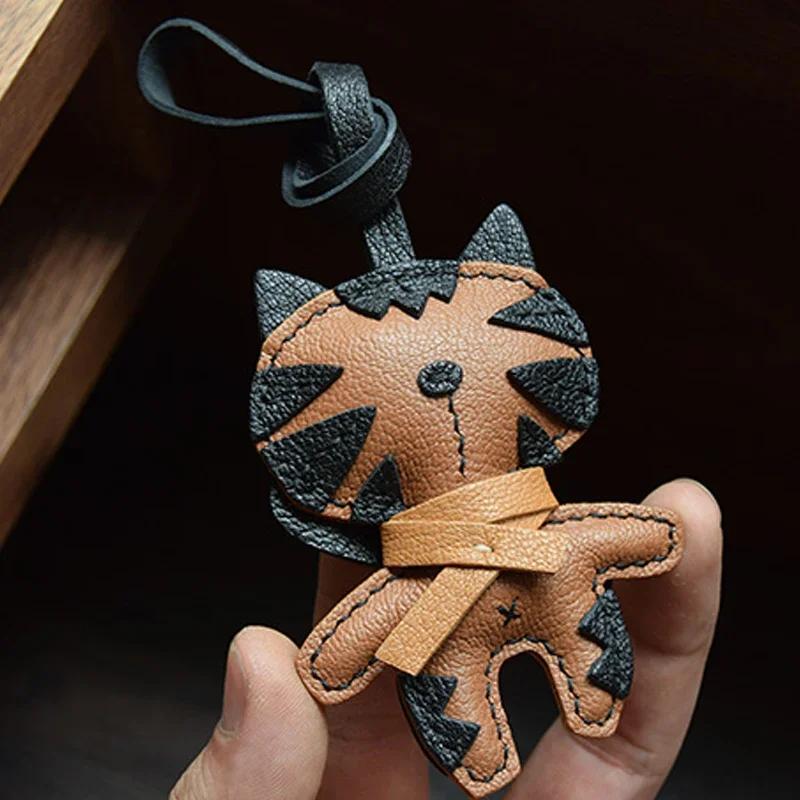 Elegant Ragdoll Cat Keychain Genuine Leather Car Key Holder - Stylish Purse Charm for Women