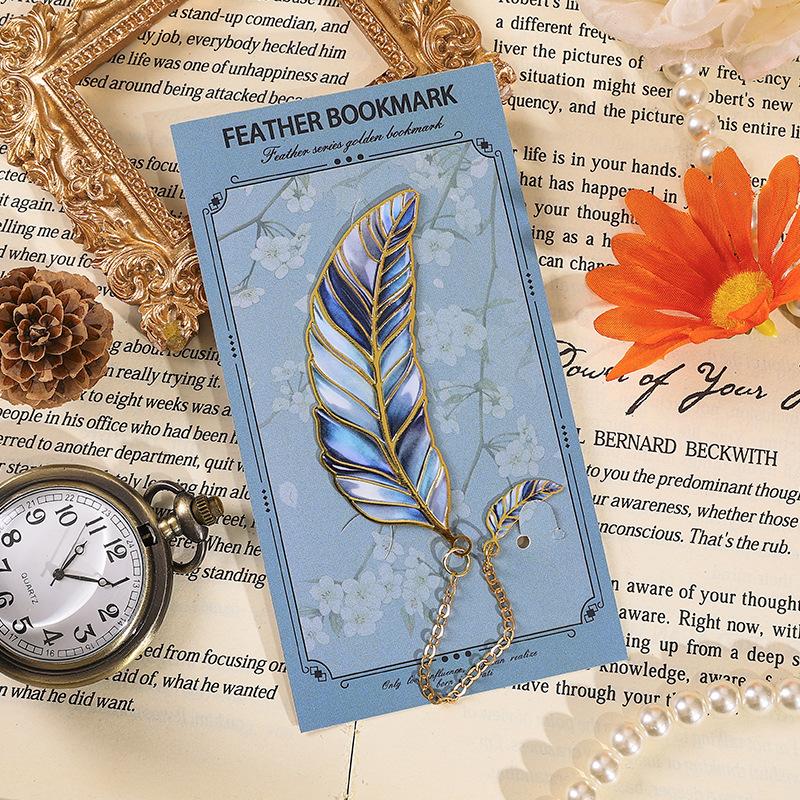 Hot Sale 1Pcs Exquisite Book Page Divider Vintage Feather Gold Stamped Metal Bookmark With Metal Chain Pendant Office Stationery