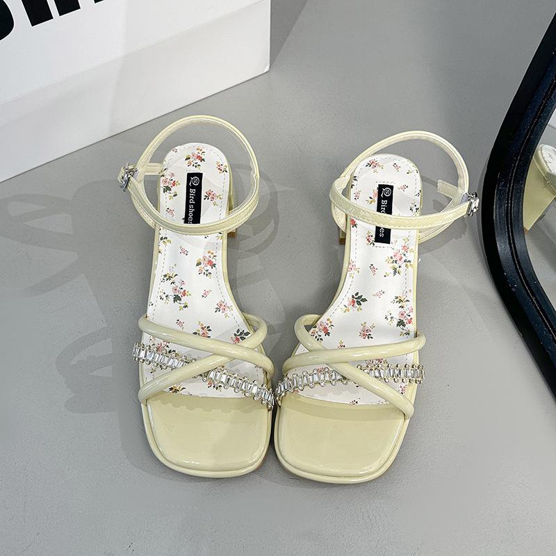 

French open-toed rhinestone sandals 2025 spring new fashion outer wear thick heel square head one-word buckle with skirt women s shoes 40 жёлтый