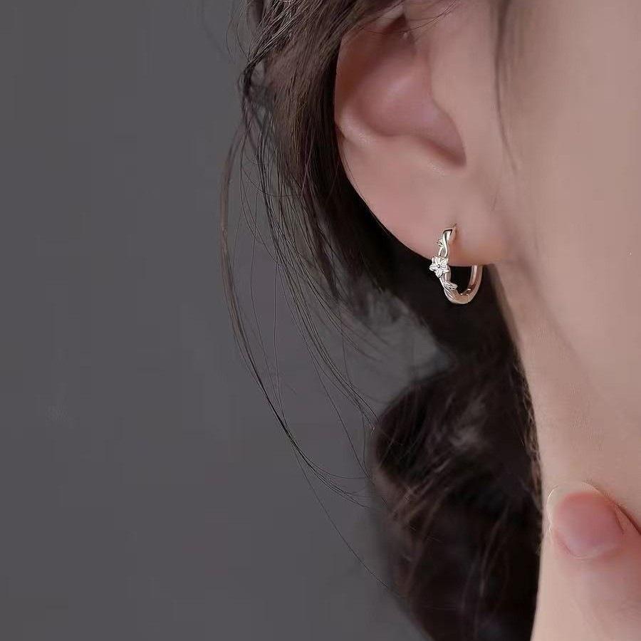 2026 High-End Women's Flower Ear Cuffs: 925 Sterling Silver Needle Stud Earrings