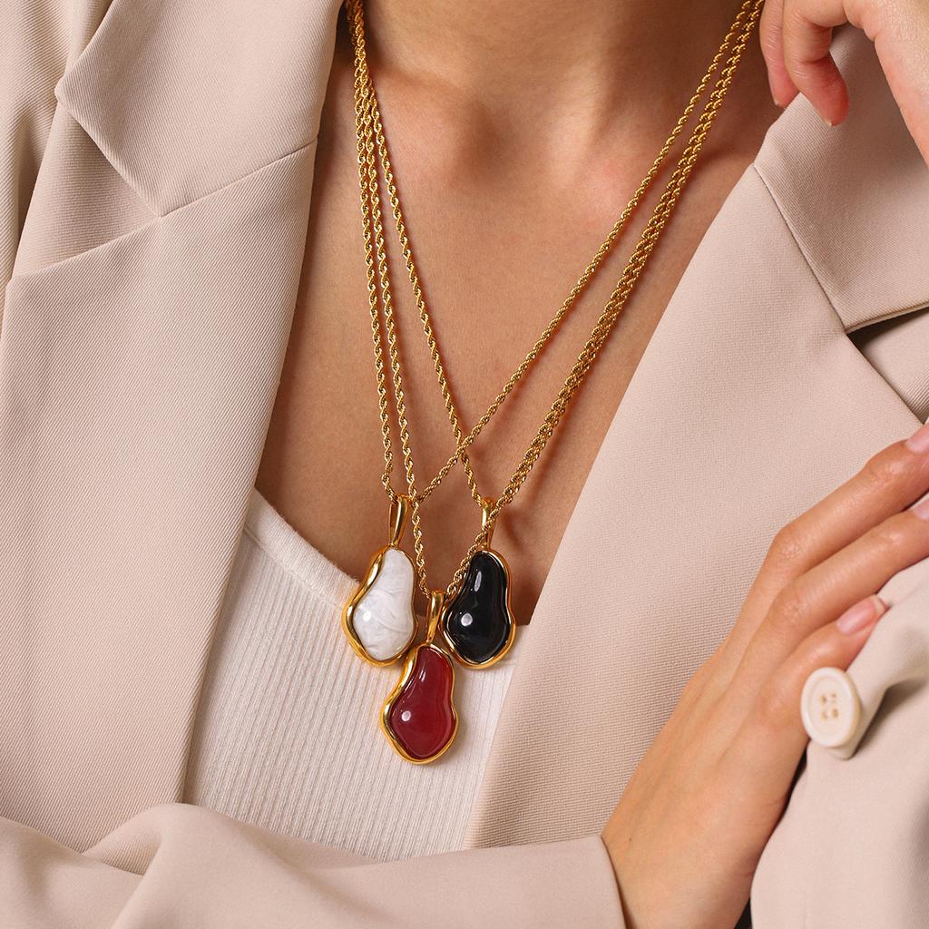 Phoenix Trend Light Luxury Neck Jewelry 18K Gold Plated Faux Baroque Pearl Style Pendant Necklace