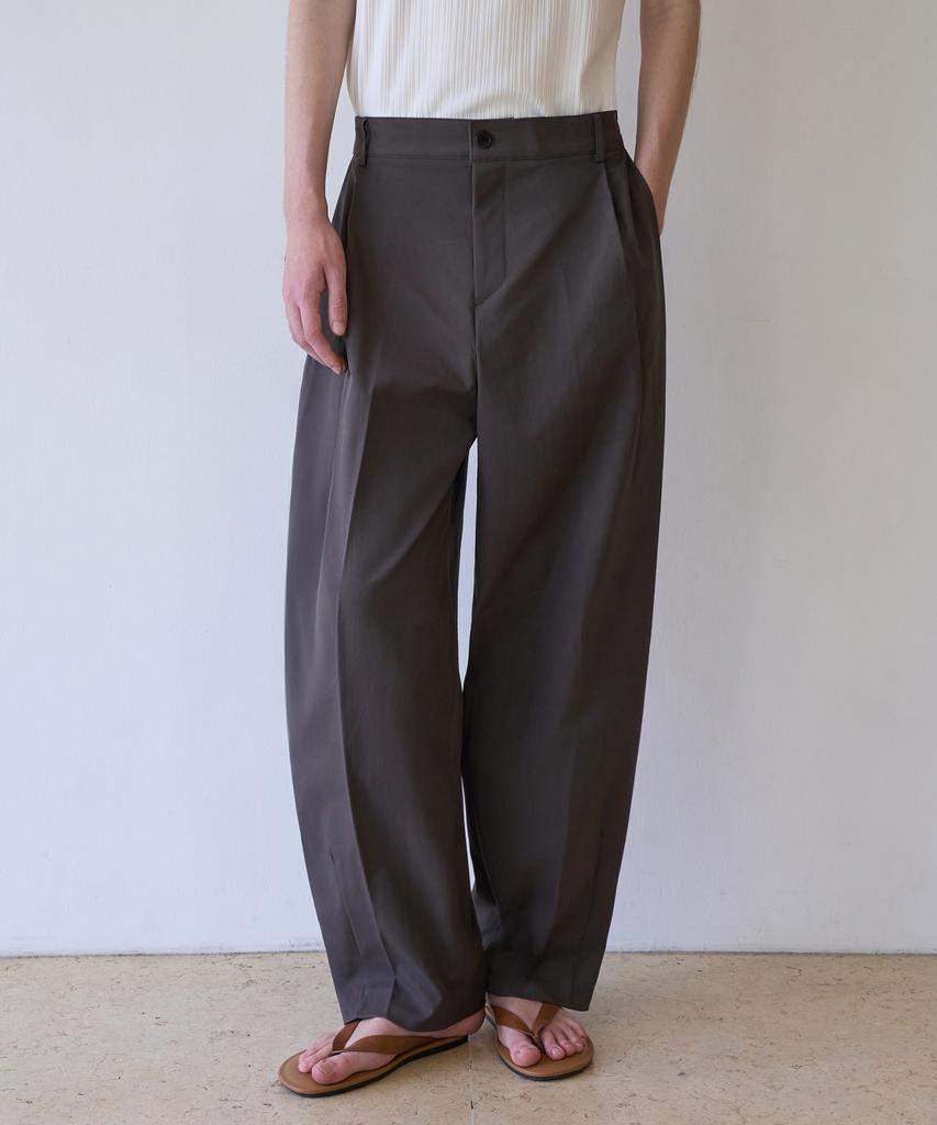TRIP LE SENS Relaxed Pleated Slacks_Dust Brown