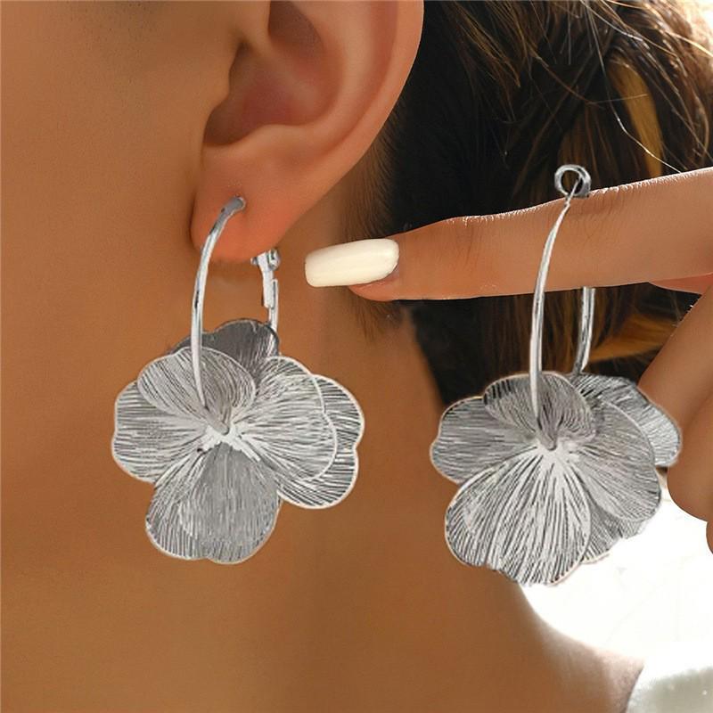 Silver Rhinestone Fishtail Tassel Earrings: Exaggerated Flower Design for a Stylish Look.