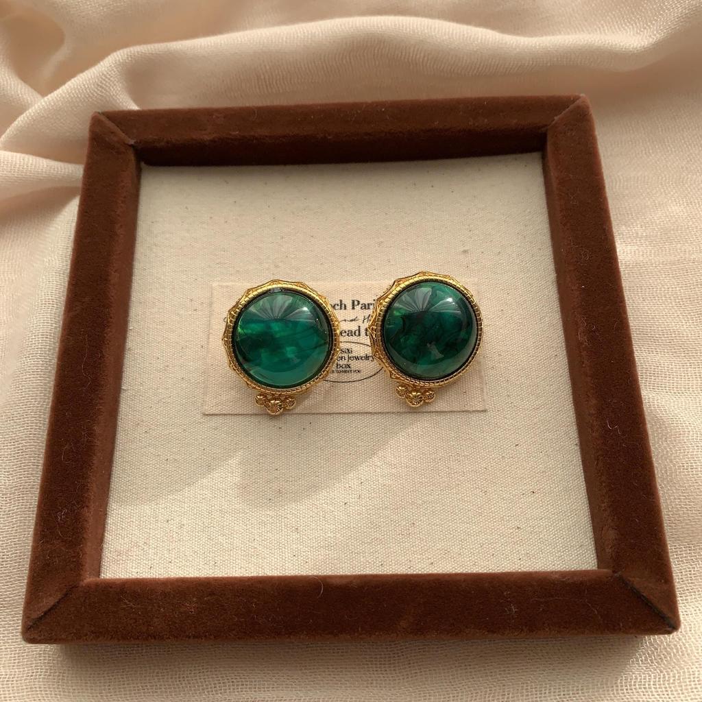 Emerald Big Gem Stud Earrings, Retro Court Luxury Texture Niche Design, High-End Light Luxury Earrings.
