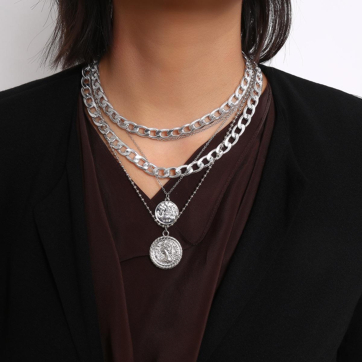 

Multilayer Hip Hop Queen Avatar Pendant Necklace Necklace Punk Round Brand Collarbone Chain Necklace