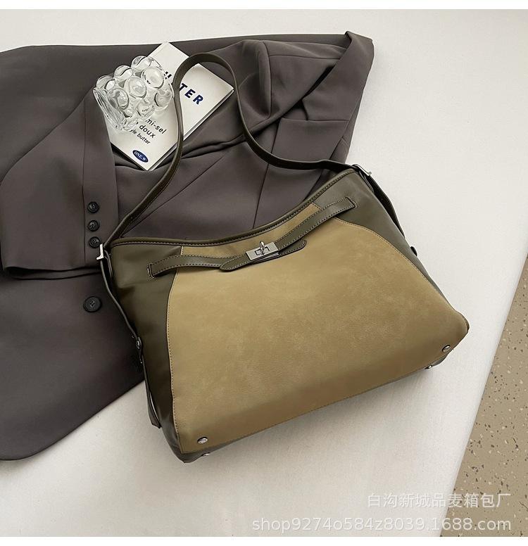 

Large-capacity simple casual messenger bag 2025 autumn and winter new shoulder tote bag commuter versatile portable women s bag зелёный