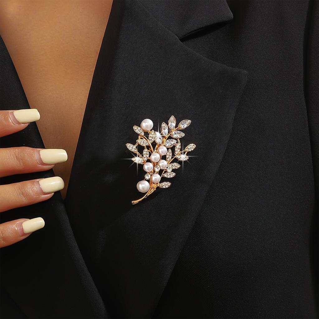 Fashion Pearl Flower Leaf Brooch Crystal Rhinestone Pin Elegant Floral Design Accessory for Women and Girls Suitable for Various Occasions
