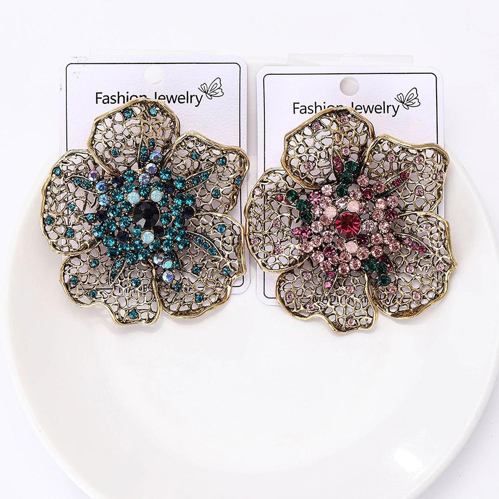 Vintage Crystal Flower Brooch Pin Gold Tone Rhinestone Brooches Wedding Gift Pin