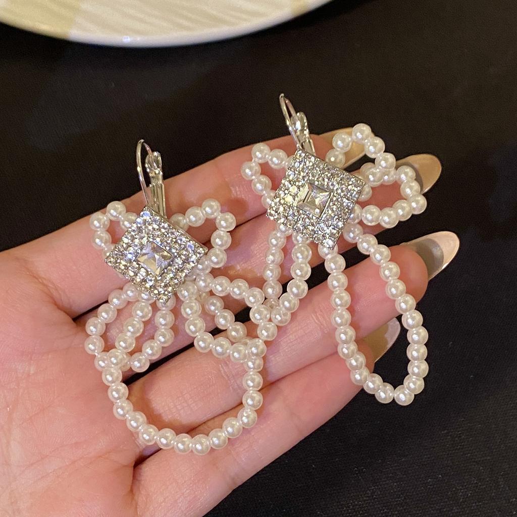 Light Luxury High-End Pearl Earrings, Flower Water Droplets, Niche Retro Earrings, Light Luxury High-End Earrings, Women