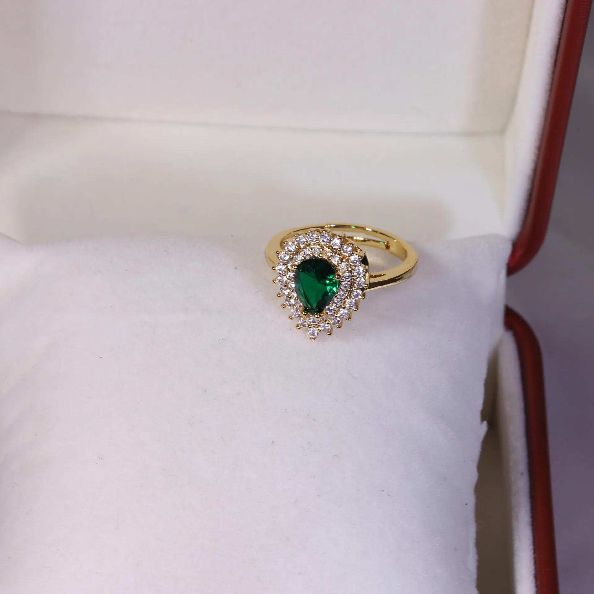 

Luxury Brand Classic Green Water Drop Emerald Pendant Necklace for Women Exquisite Stainless Steel Crystal Jewelry Colorfast
