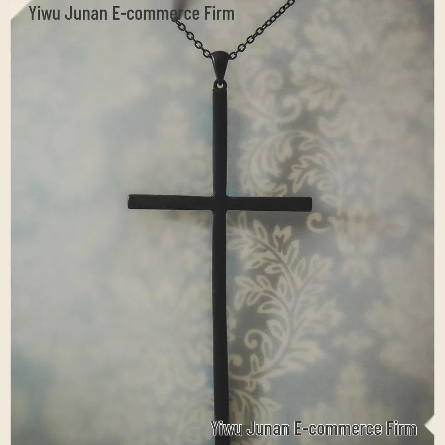 

Викторианское черное ожерелье с подвеской в виде креста