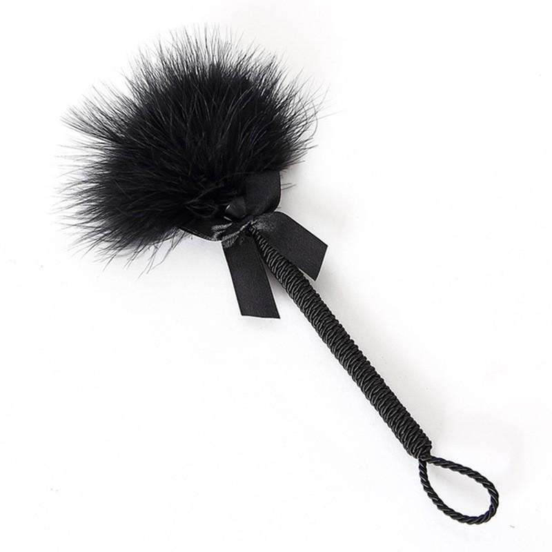 Edles SM Flirtset aus Spitze: Vibrator, Brustwarzenaufkleber, Augenmaske, Federzubehör