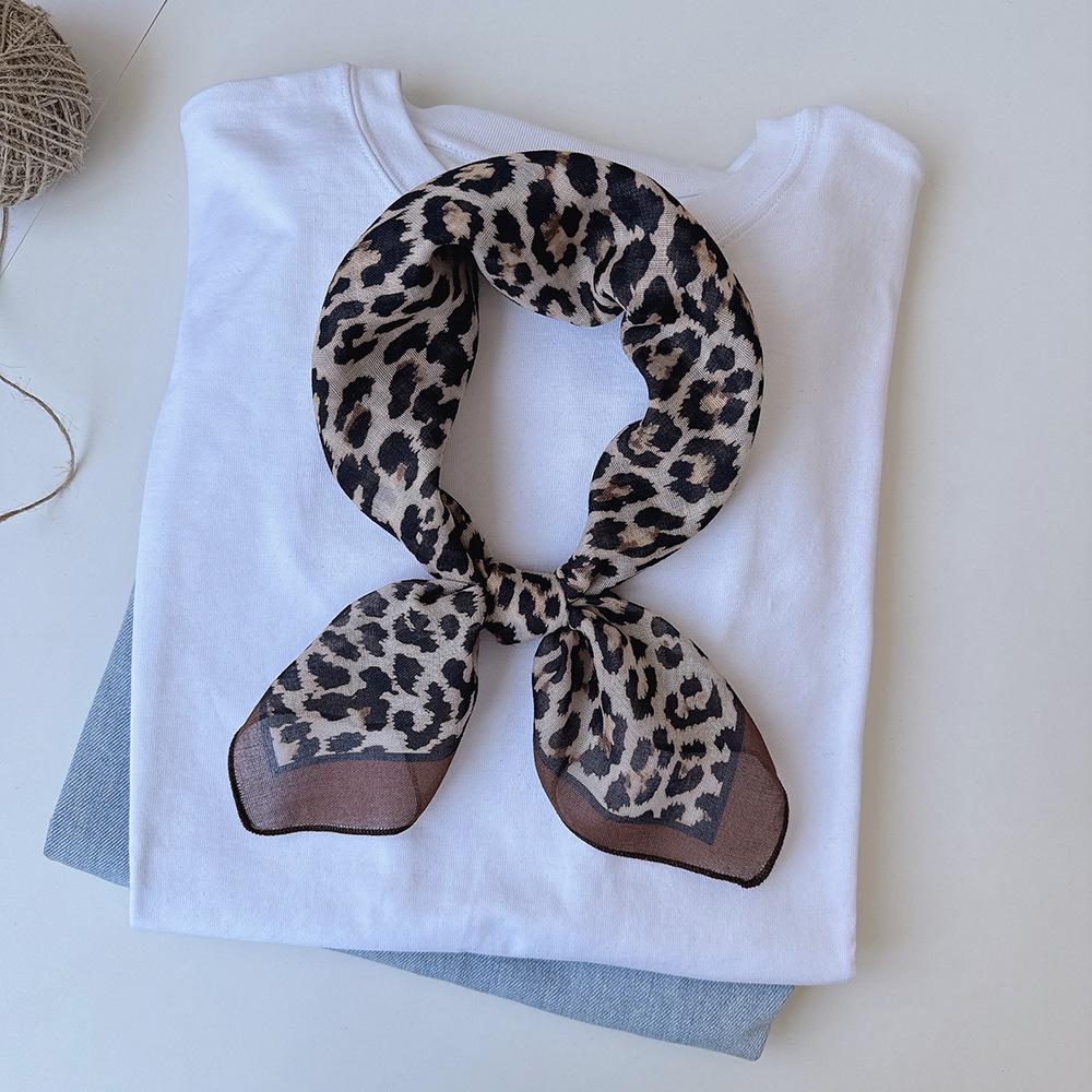 

Хлопково-льняной шарф с леопардовым принтом 2024: Универсальный, дышащий и мягкий маленький шейный платок для женщин 58x58cm cotton linen