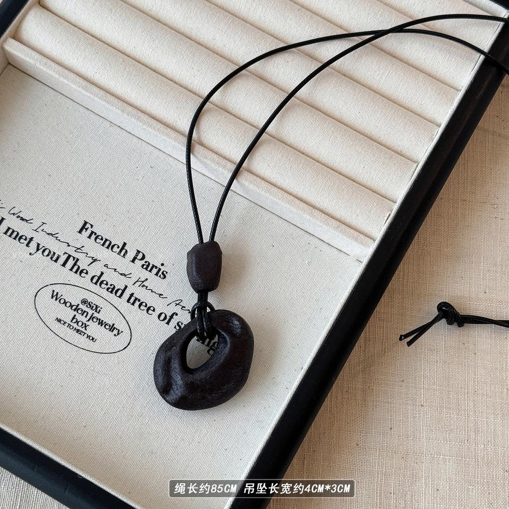 Wood chips irregular round square pendant necklace retro ethnic style collarbone chain design sense sweater chain women