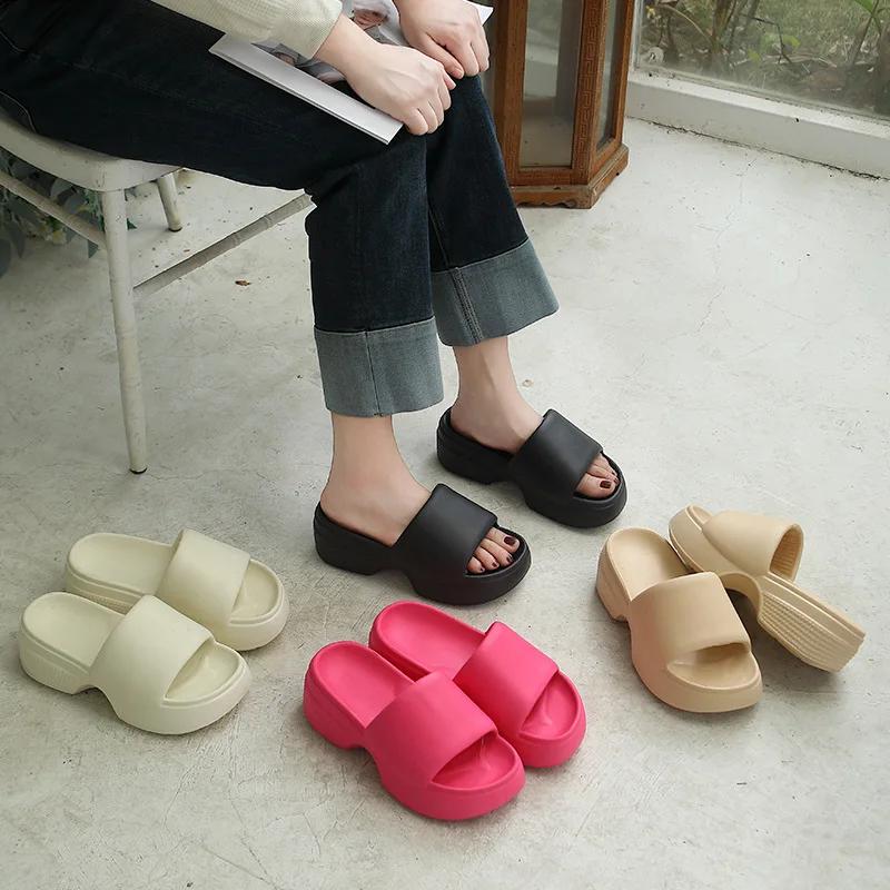 Fashion Thick Sole Eva Pillow Slippers for Women 2025 Summer Soft Sole Platform Sandals Woman Lightweight Outdoor Non Slip Beach Slides