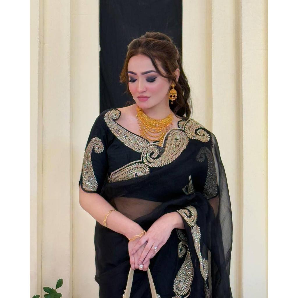 Hochwertiger Rangoli-Seidenstoff mit Zari-Faden am Pallu und 3-mm-Pailletten-Stickerei