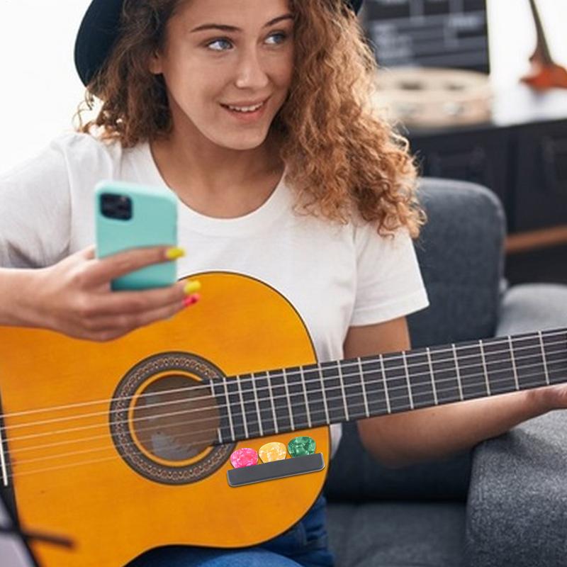 Guitar Pick Holder With 3 Picks Plastic Plectrum Case Built-in Antislip Teeth Quick Storage Not Easy To Fall