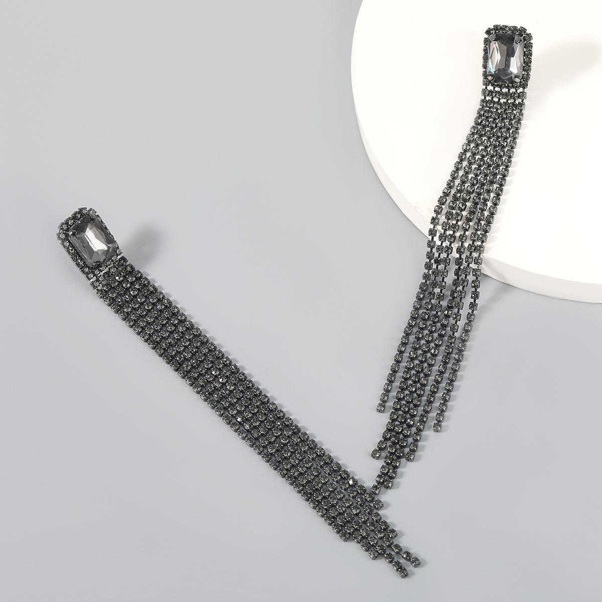 

Diamond-Encrusted Long Fringed Earrings, Fashionable Super-Flash Temperament Earrings, Niche Light Luxury Earrings.