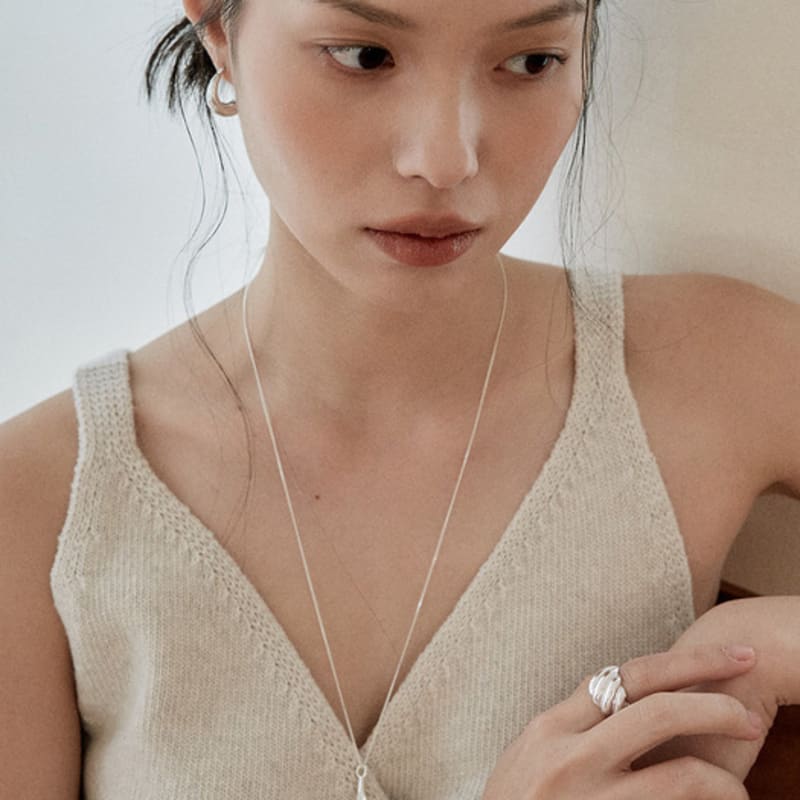 Etrive Onyx Bell Drop Necklace