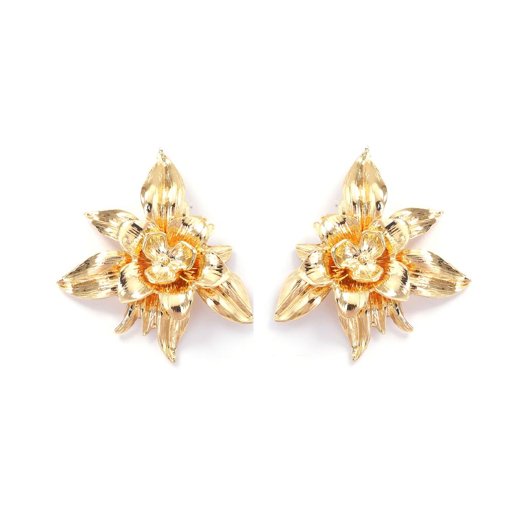 Light luxury trend exaggerated three-dimensional flower stud earrings fashion versatile personality temperament commuter style women's earrings