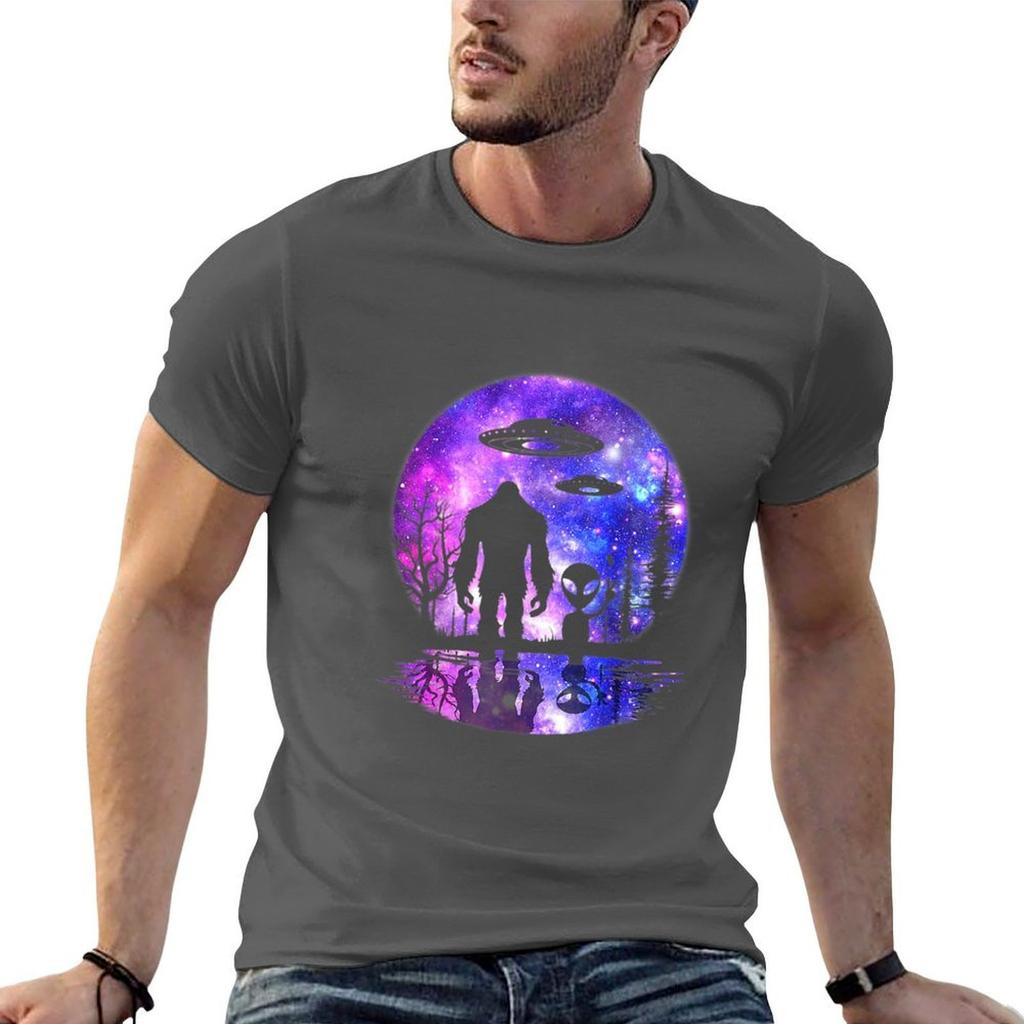 Alien And Bigfoot Full Moon Sasquatch Ufo Tshirt Casual All Match Short Sleeve Tshirt