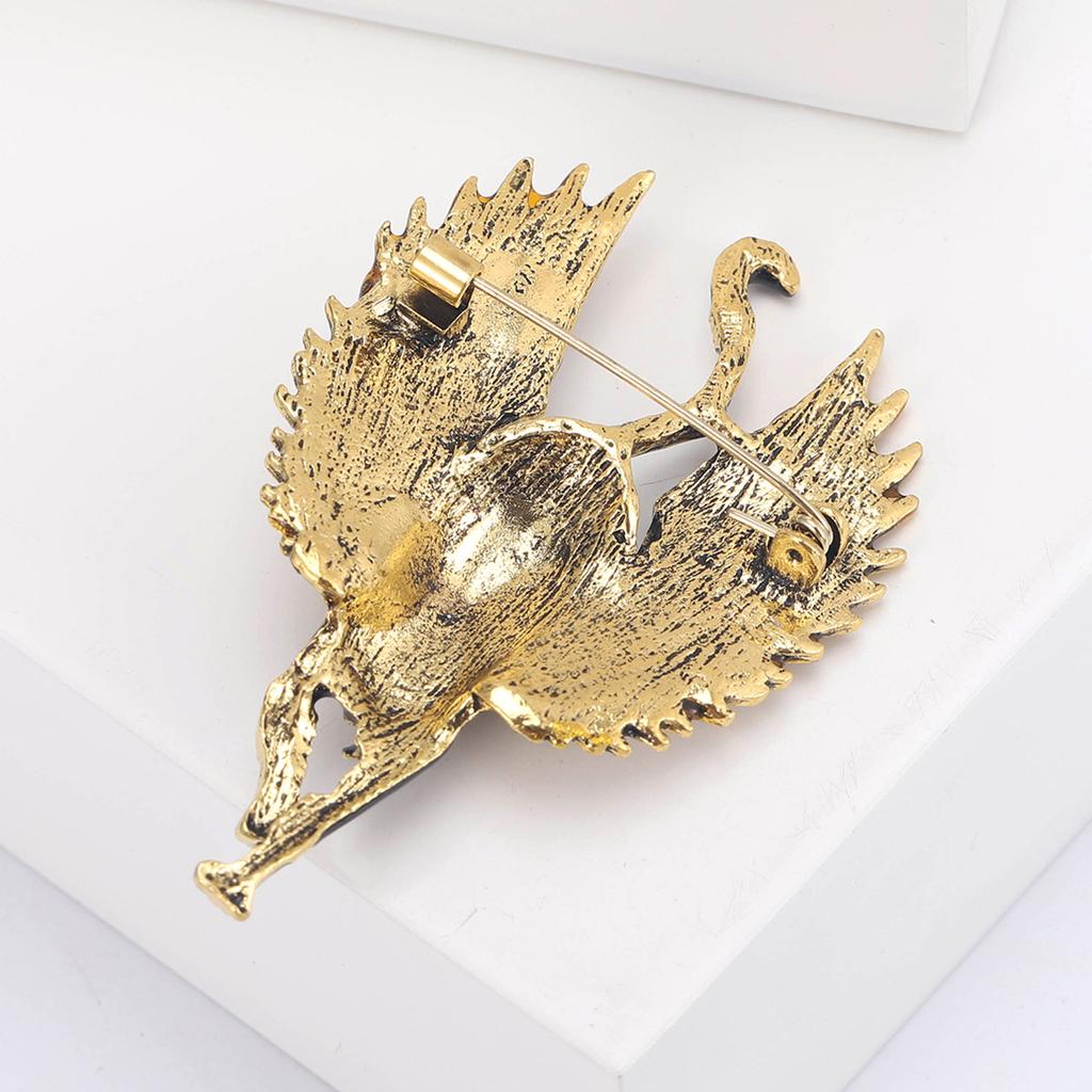 Personality Angel With Wings Cat Brooch Temperament Exotic Style Clothing Animal Pin Accessories